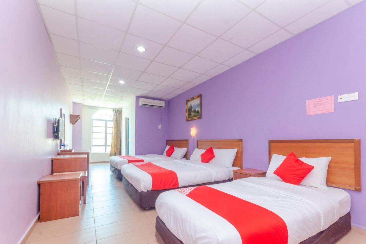 Oyo 702 D View Hotel Мерсинг Екстериор снимка